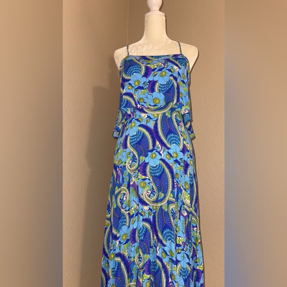 long dress . Its color is blue, green,Soft.  casual .Fancy